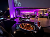 Célébration d’anniversaire au THE716 Restaurant & Café à Tunis avec décoration, desserts et ambiance festive.