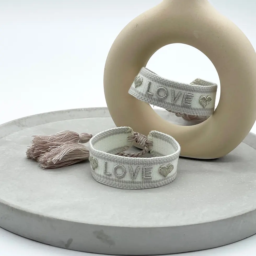 Miniatyrbild: LOVE  uttalande armband vävt, broderat framsida