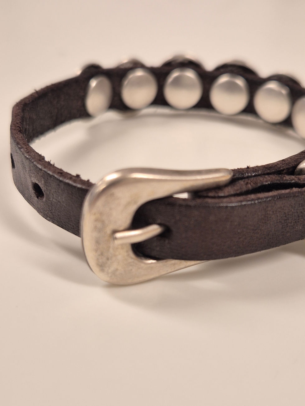 Miniatyrbild: Campomaggi Classic Läderarmband Brun undersida knäppt armband närbild