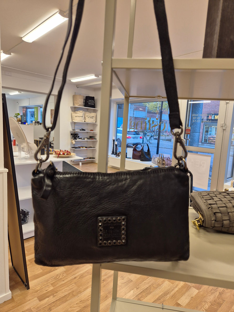 Campomaggi clutchväska i svart läder