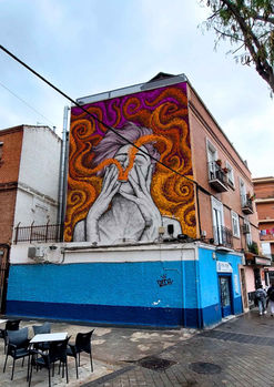 Arte mural personalizada para fachada de edifício residencial