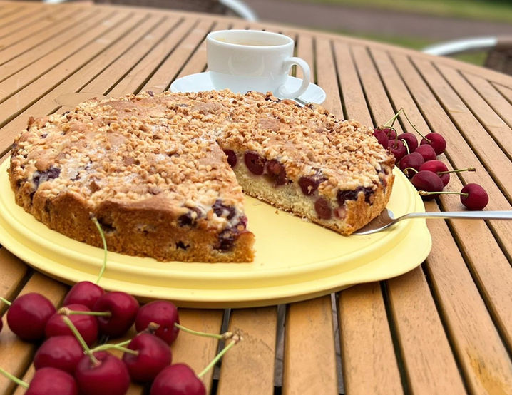 Restaurant Ferdinand Kirsch Kuchen selbstgebacken.JPEG