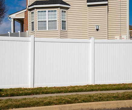white-vinyl-fence-outdoor-backyard-home-