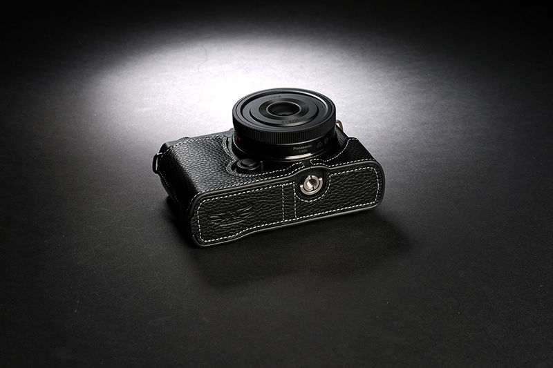 底部特殊螺絲可直接鎖腳架