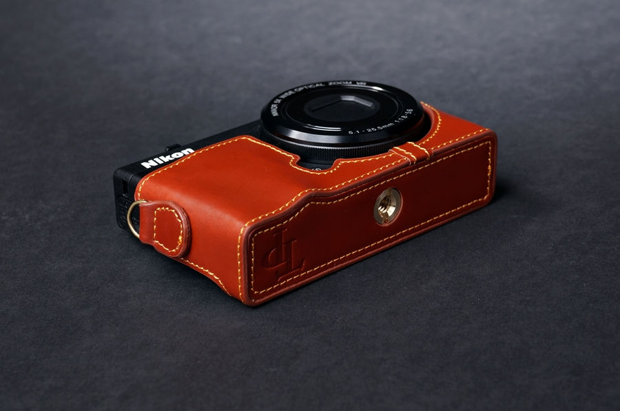 底部特殊螺絲可直接鎖腳架