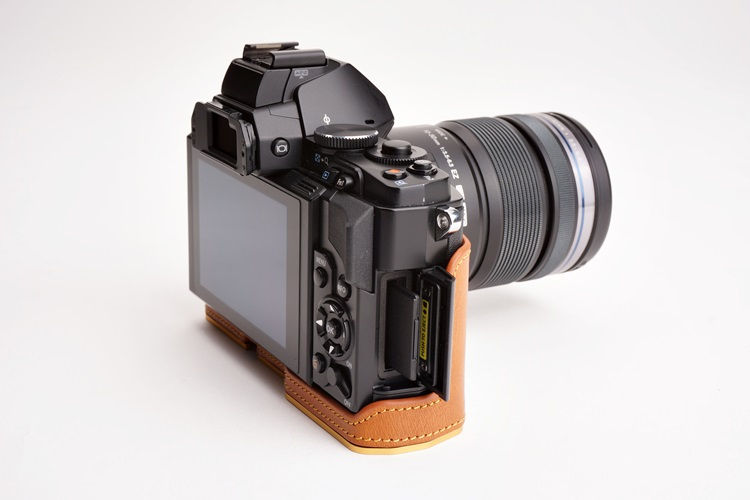 Thumbnail: Olympus OM-D E-M5