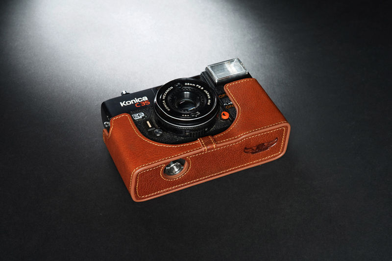 底部快拆螺絲，可直接鎖腳架