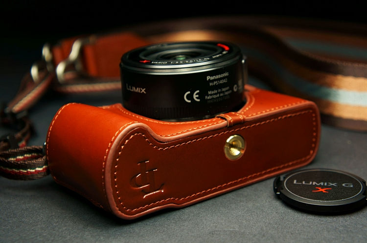 底部平整，能平放於桌面