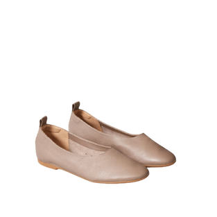 everlane day glove italian leather flats in tan