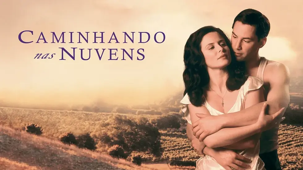 Keanu Reeves e Aitana Sánchez-Gijón abraçados em vinhedo na divulgação de Caminhando nas Nuvens.