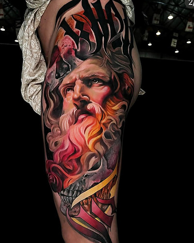 Tattoolicious ワイキキ店のカラーリアリズムタトゥー(GERY作)