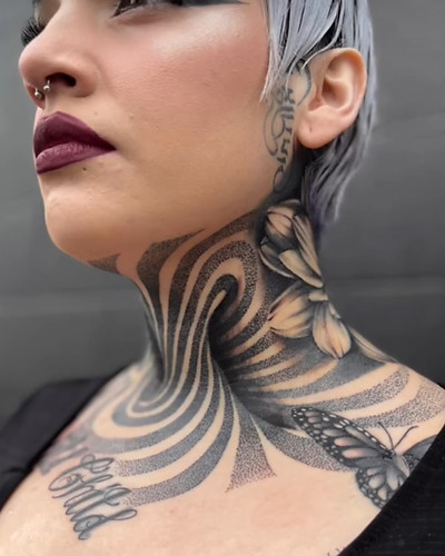 Tattoolicious ワイキキ店で施術したブラックワークのポリネシアン風タトゥー(K LA MONNAIE作)