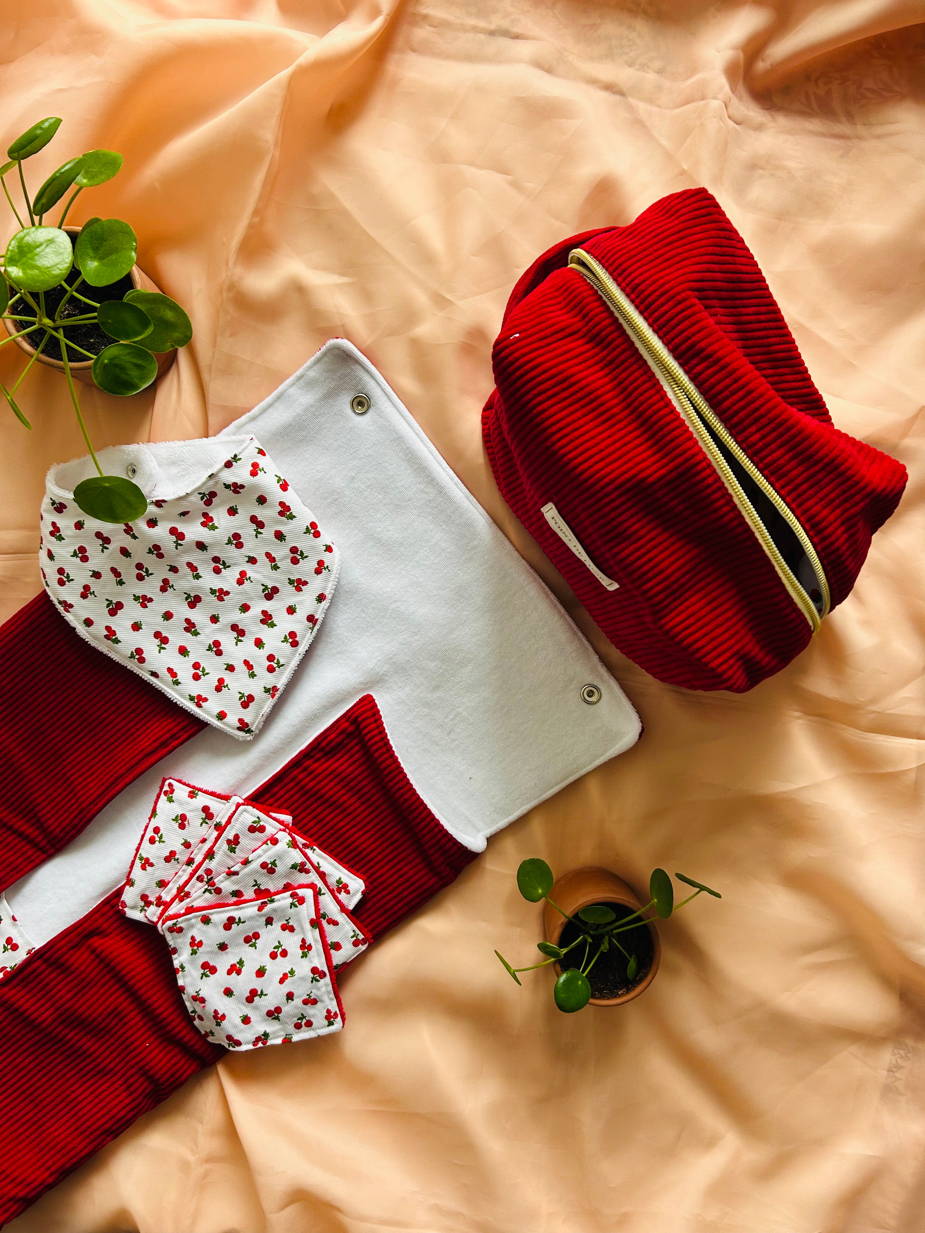 Pack Naissance Premium – Tapis, Trousse, Cotons & Bavoir