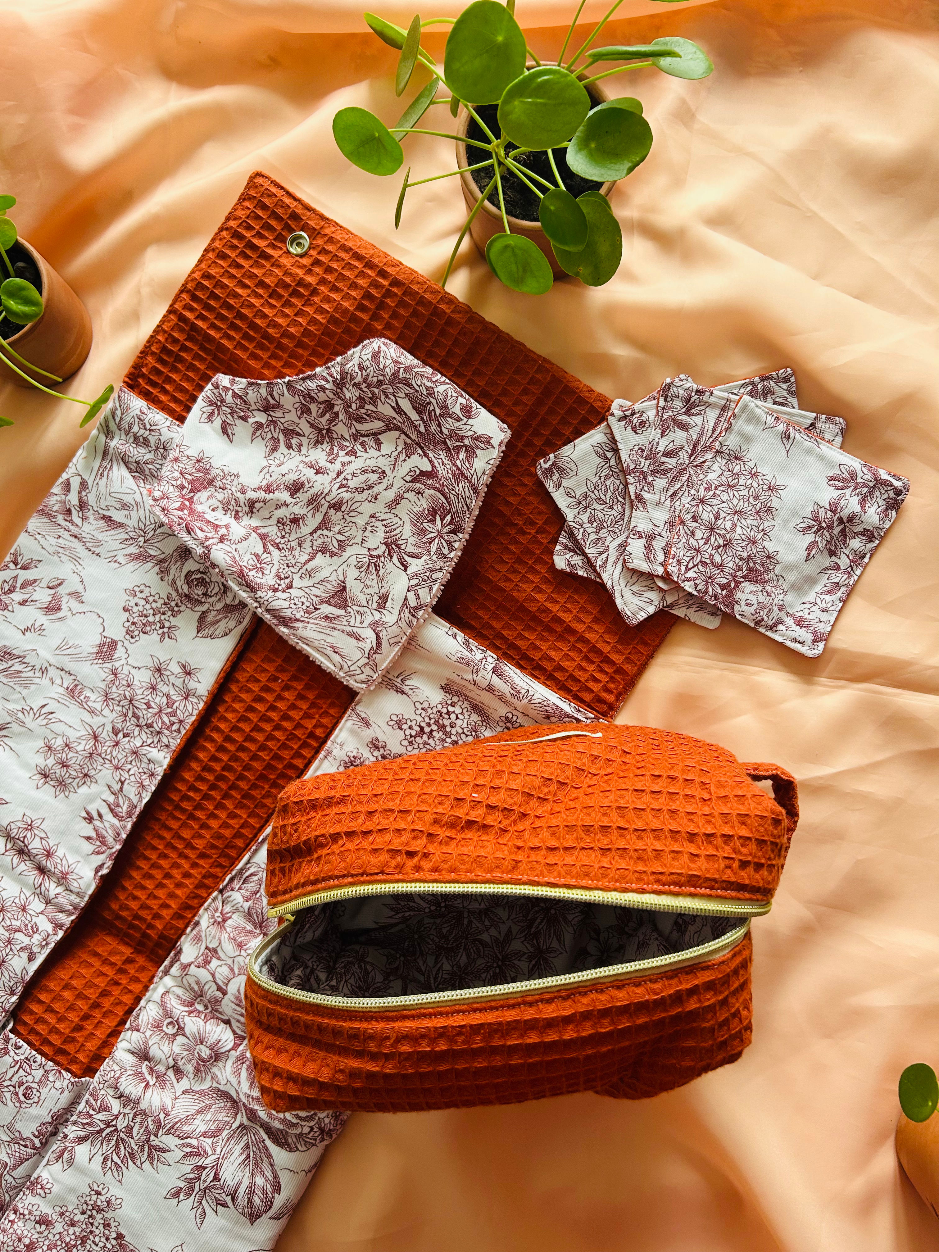 Pack Naissance Premium – Tapis, Trousse, Cotons & Bavoir