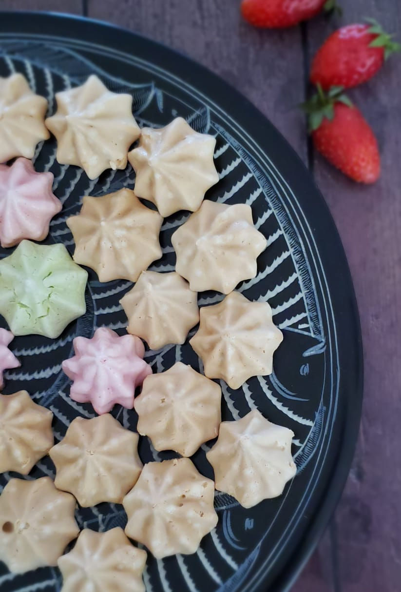 Meringue cookies are a type of dessert made from whipped egg white and sugar, with a crisp texture that will instantly melt in your mouth.