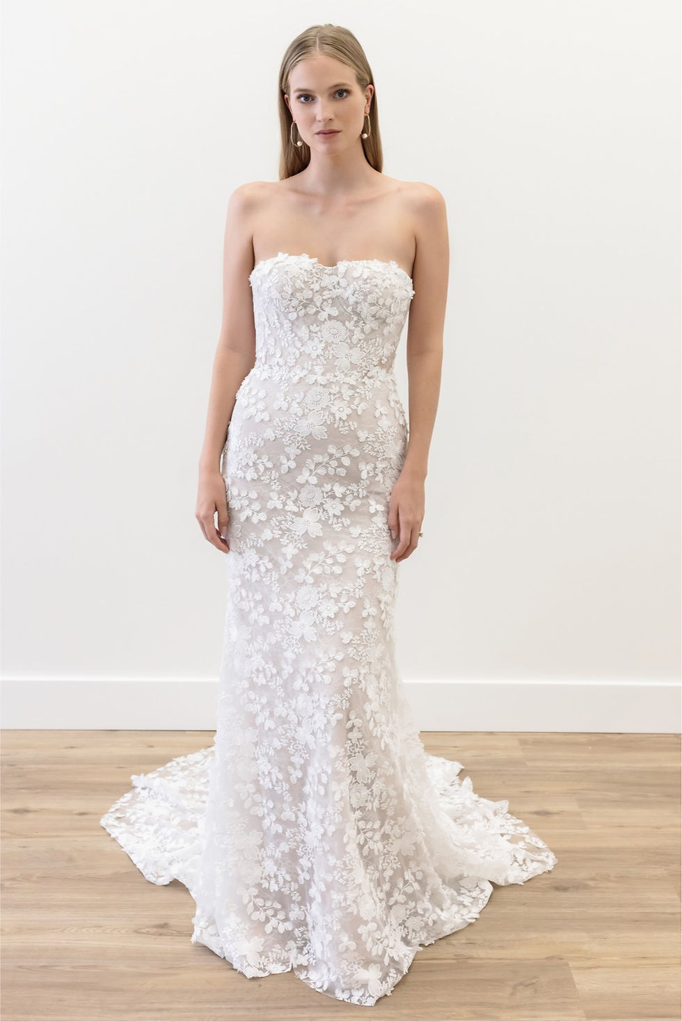 Thumbnail: Cecilia wedding dress without sleeves front view