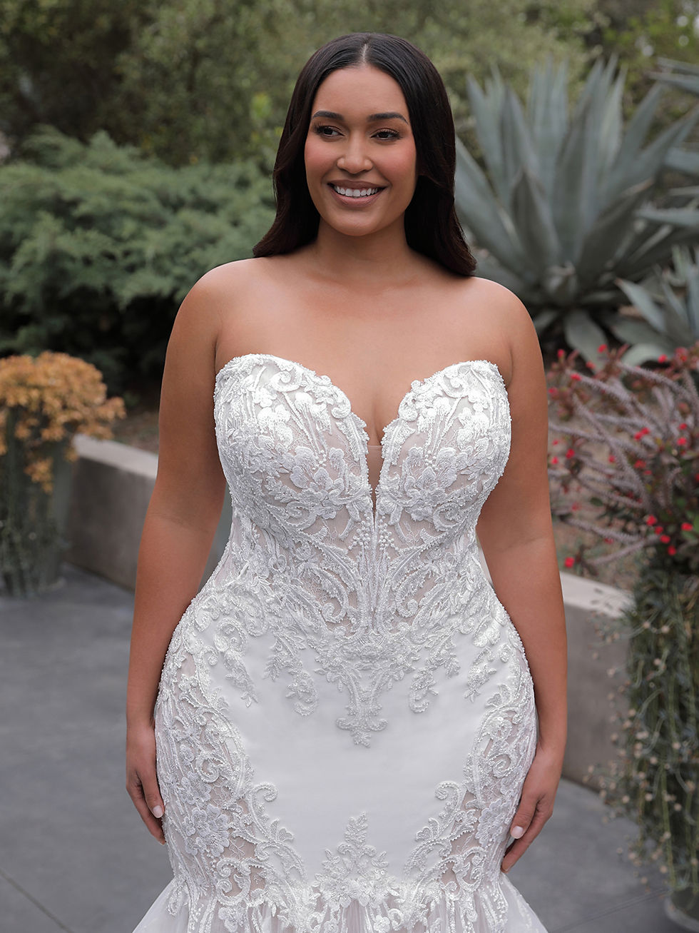 Thumbnail: Dianna Elysee x Edition Ivory Lace Mermaid Wedding Dress Curvy Bride PLUNGE