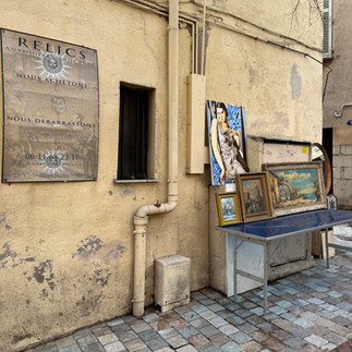 vintage shop in Cannes France