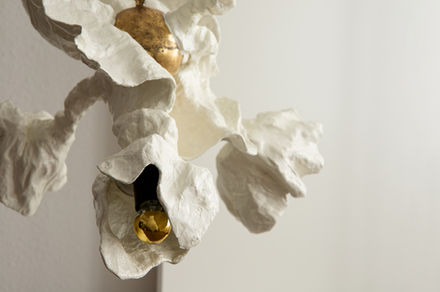 Koralli Pearl of Gold Chandelier closeup of lamp shade