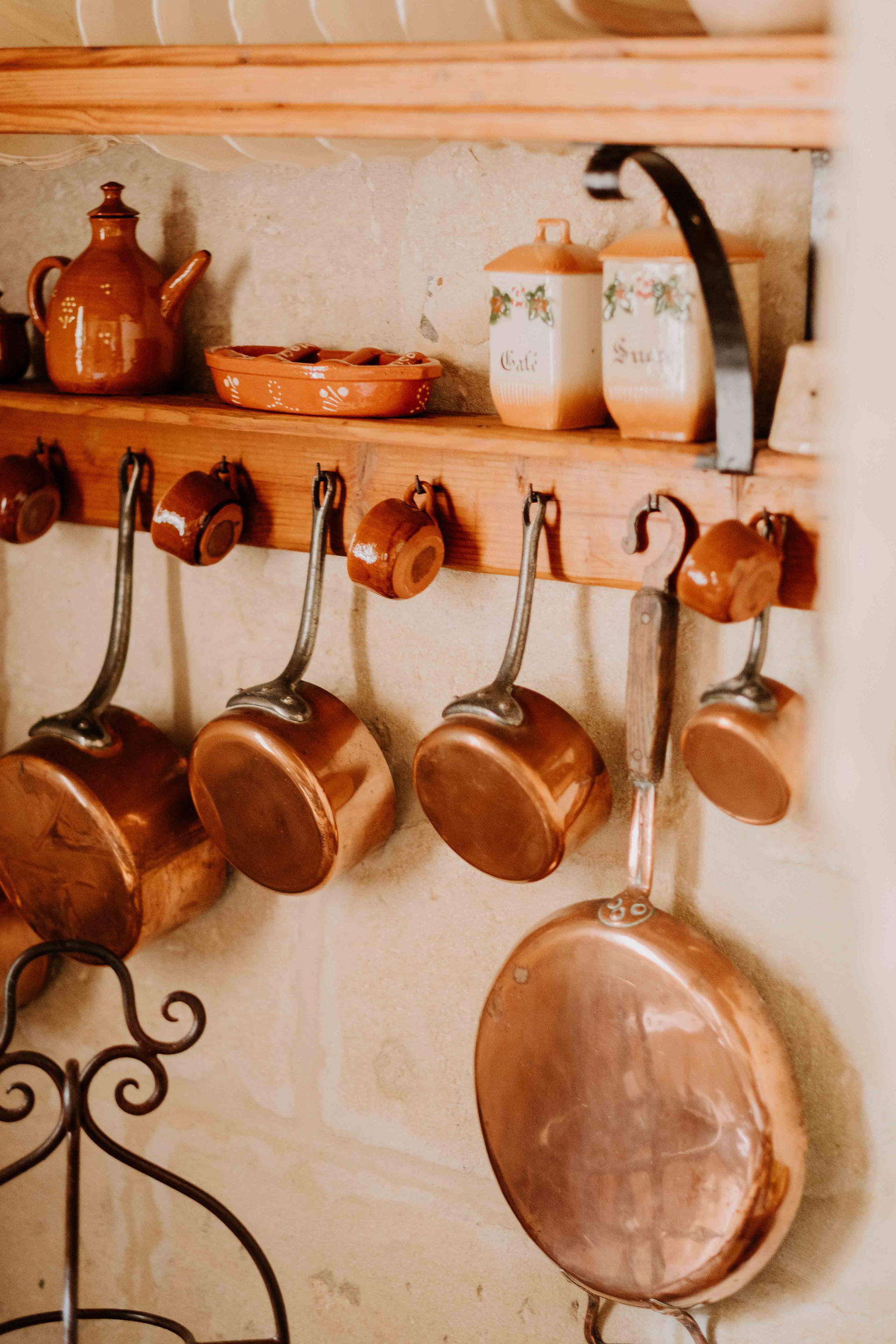 assortiment d'accessoire de cuisine en cuivre