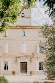 façade du domaine du petit mylord : mas provançal