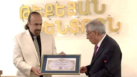 Թադէոս Եսայեանի «Պարզ ու Տաքուկ Բառերով» Բանաստեղծութիւններու նոր հատորին Շնորհահանդէս-Գինեձօնը