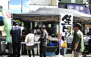 試食もできるお肉の販売