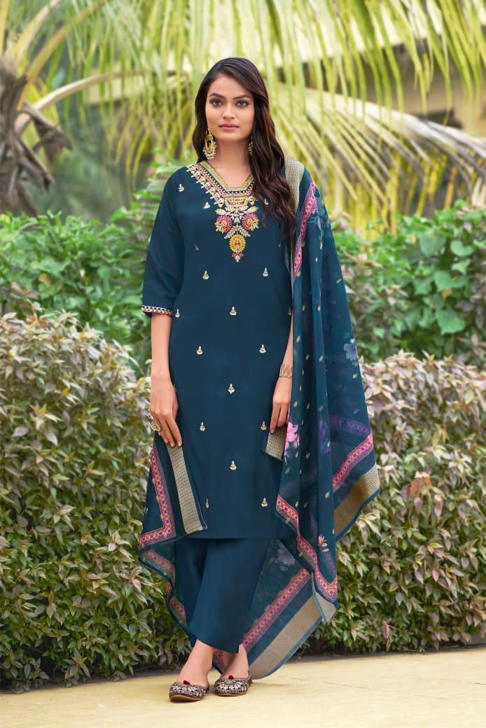 थंबनेल: model shoot for peacock blue color