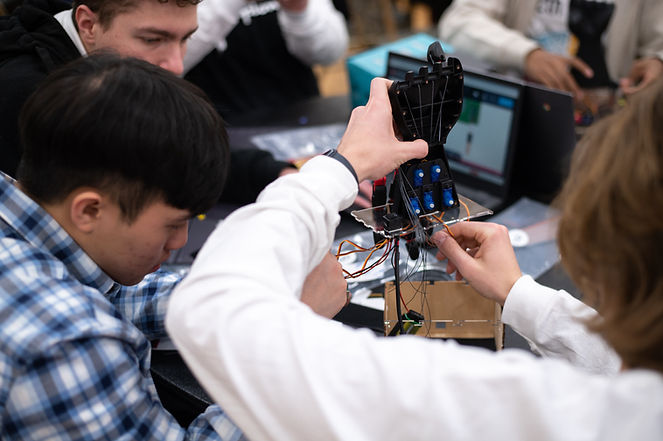Students building NeruoMaker HAND.