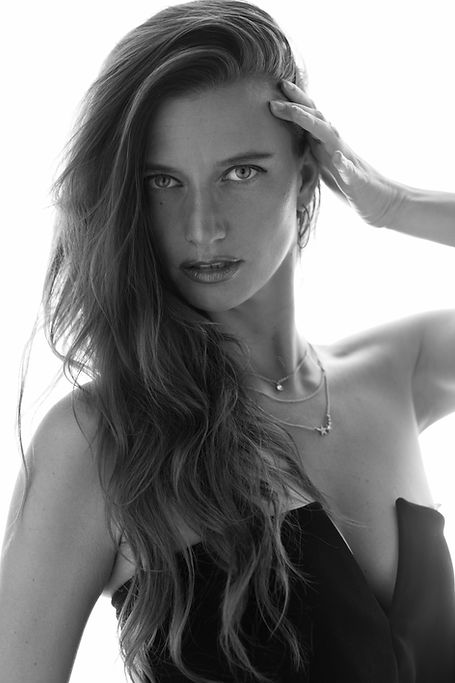 _MG_1086_fr_bw Claudia Varga.jpg