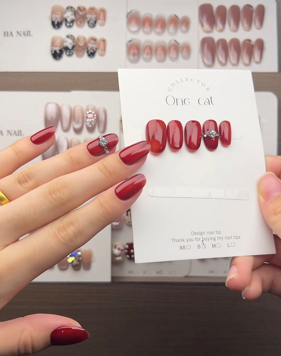 Thumbnail: Red 1-Carat💎 Short Oval Press-On Nails