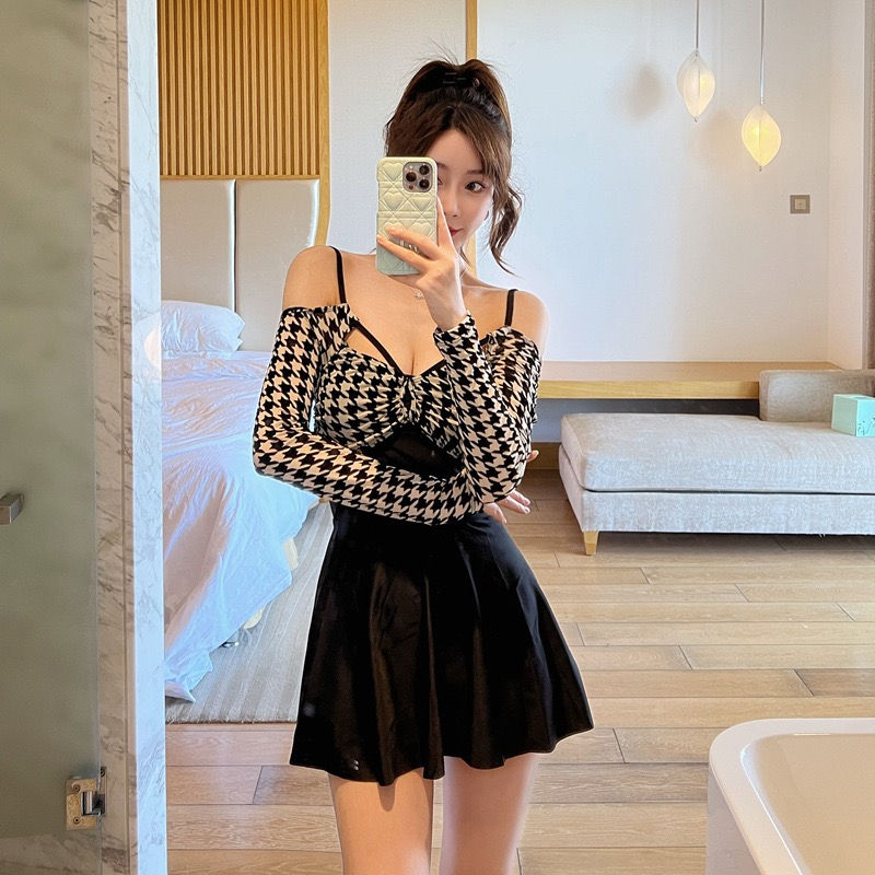 縮圖：Chic & Slimming: Long Sleeve Off-Shoulder Gingham Swimsuit Dress