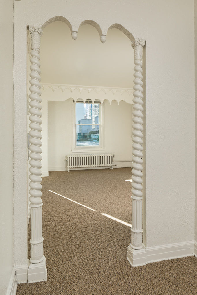 The doorways in the honeymoon suite have carved pillars on either side.