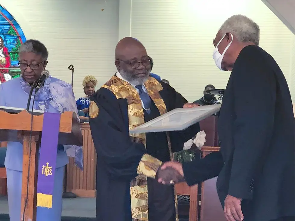 Plat presented to the Mother of the Church Mrs. Anna R. Hodges - ph2.webp