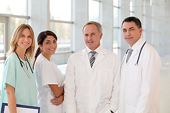 Sonriendo equipo médico