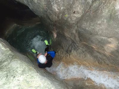 Angon-canyoning-haute-savoie-4.gif