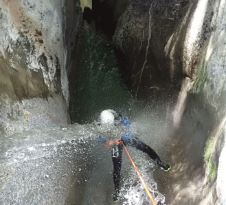 Angon-canyoning-haute-savoie-3.gif