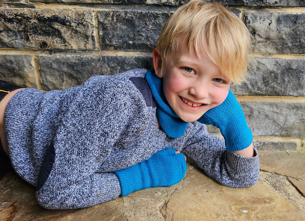 Children's neck cosy and arm warmer set