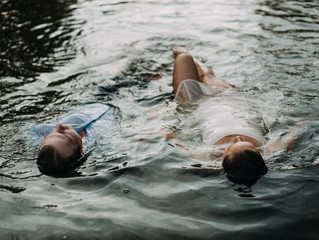 KARISSA + BRANDON | EVENING LAKE ENGAGEMENT SESSION