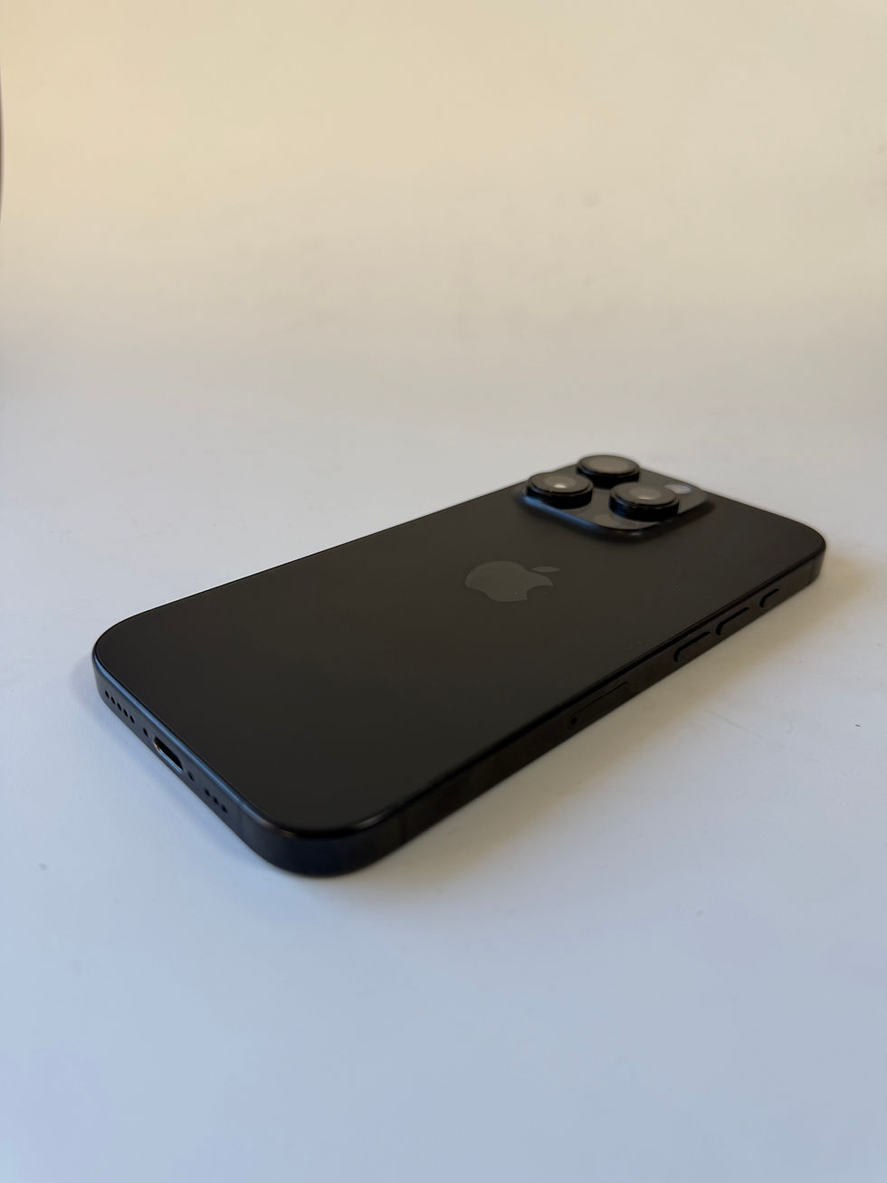 Thumbnail: iPhone 16 Pro 128gb - 92% Battery Health