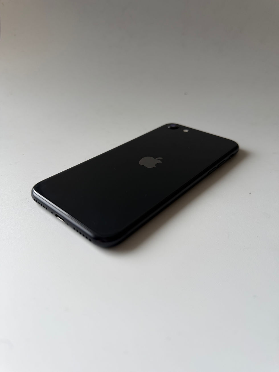 Thumbnail: iPhone SE 2nd Gen 64gb - 96% Battery Health