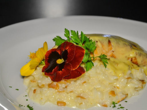 Jantar romântico: 5 flores comestíveis para incluir na culinária