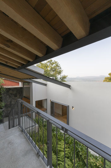 3_Valle_EntryPatio1_V_HiR.jpg