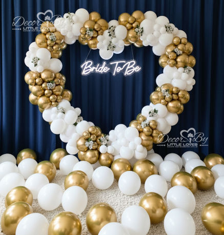 Heart-shaped balloon arch Bride To Be with gold and white accents, Decor By Little Loves