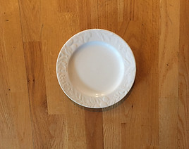 Kelli’s Party Rental plates for rent on a budget, low price