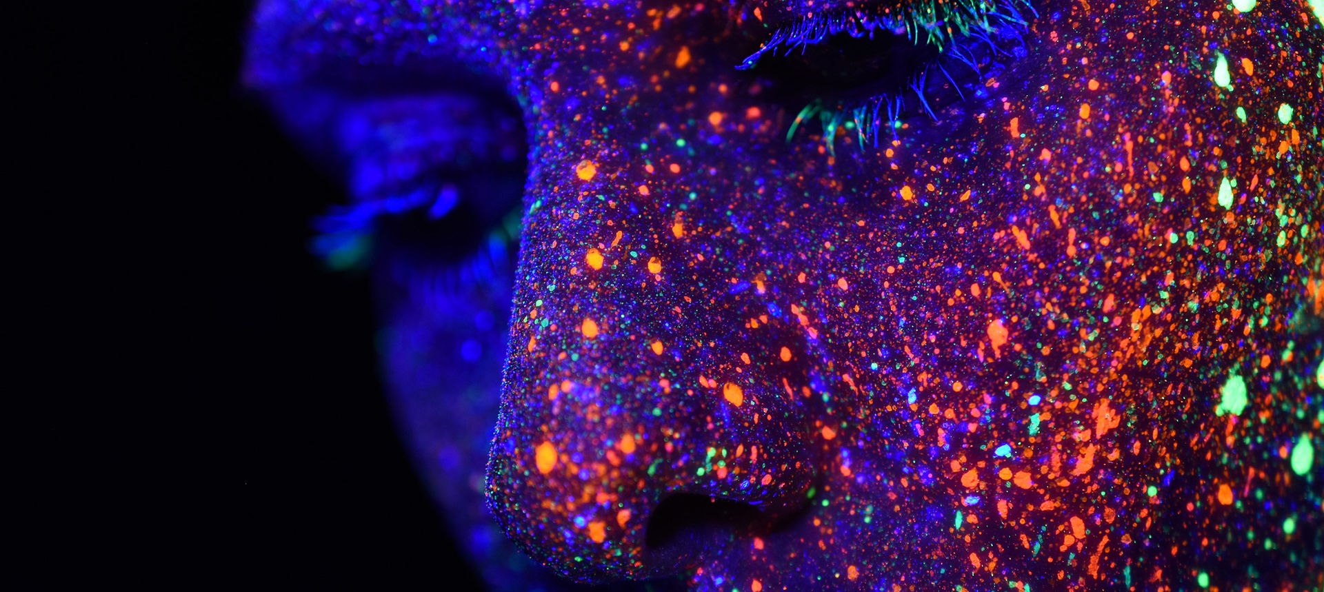 Neon Gemaltes Gesicht