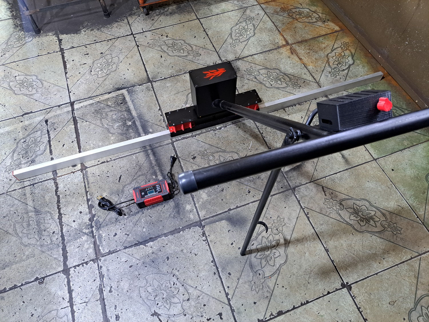 Smart Vibra Pro Construmaq Brasil - Régua vibratória a bateria para contrapiso, lajes e calçadas