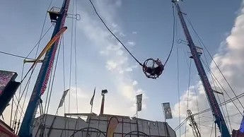 Terror en la Feria de Sevilla: cable se desprende en juego mecánico y deja 4 heridos