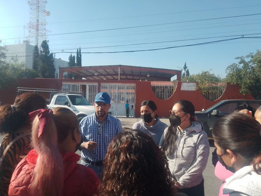 Acusan padres: maestro abusó de 15 alumnos