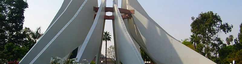 Compton_martin_luther_king_monument.jpg